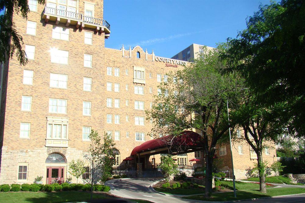 Courtyard Kansas Country Club Plaza 3*
