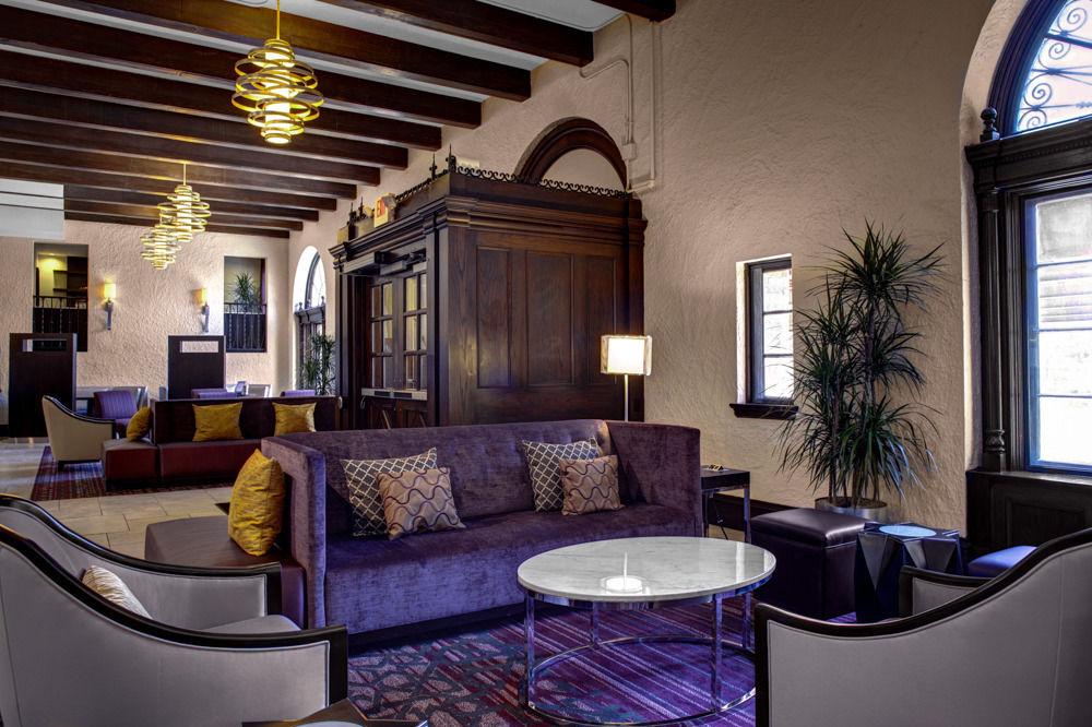 Courtyard Kansas Country Club Plaza 3*