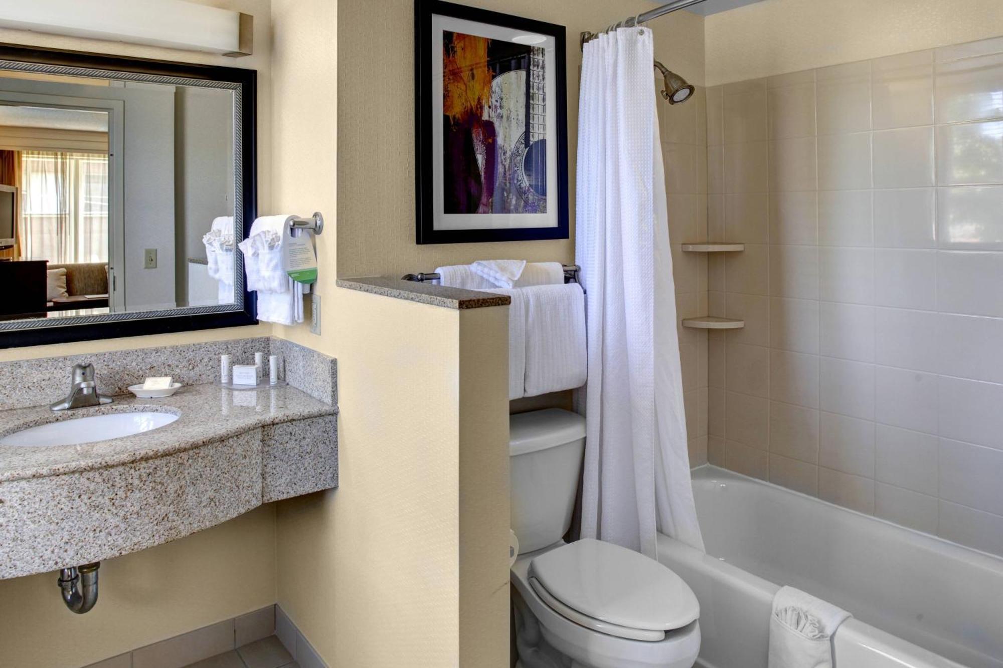 Courtyard Kansas Country Club Plaza 3*